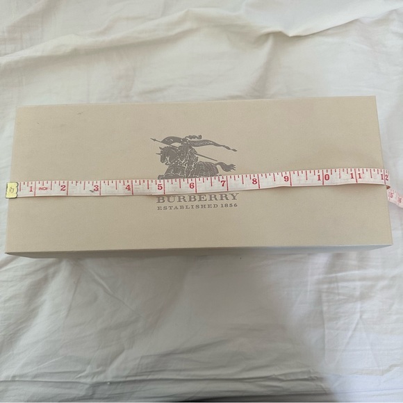 Burberry Shoe Box - Picture 3 of 8